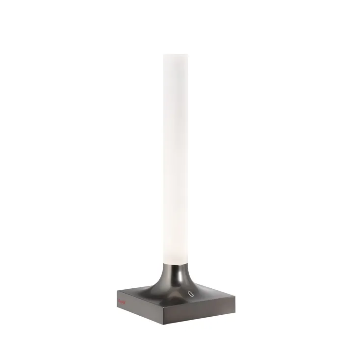 Kartell Goodnight Mat Titanium – transportabel bordlampe — produktfoto