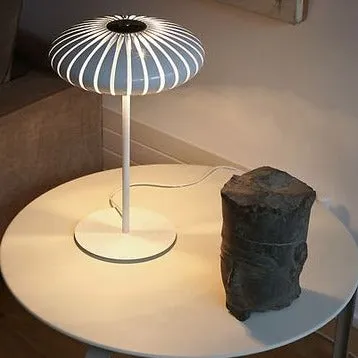 Maranga bordlampe Marset (outlet) — produktfoto