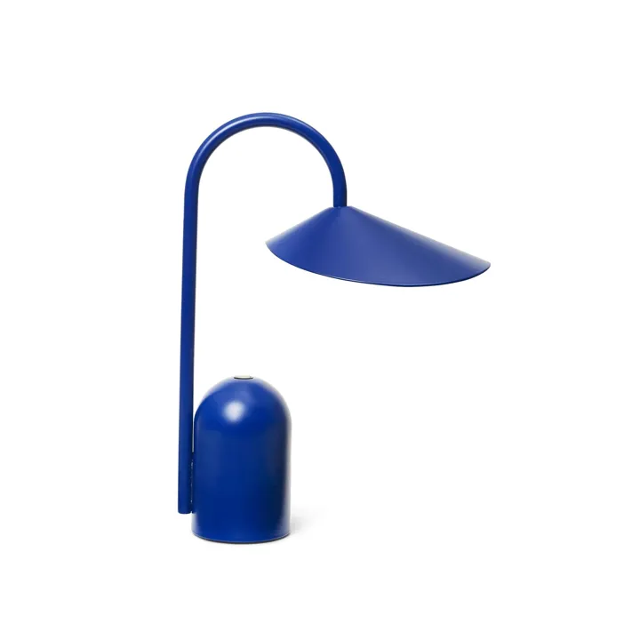 Ferm Living Arum Bright Blue – transportabel bordlampe — produktfoto