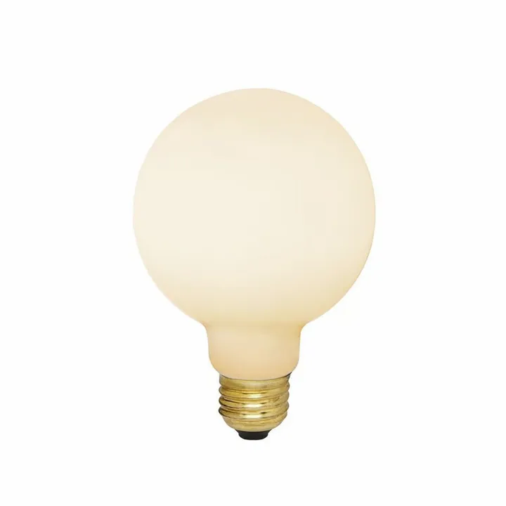 E27 Medium Globe Pære LED 6W 2700K Dæmpbar Frostet — produktfoto