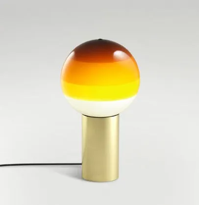 Dipping Light Amber Bordlampe fra Marset (outlet) — produktfoto