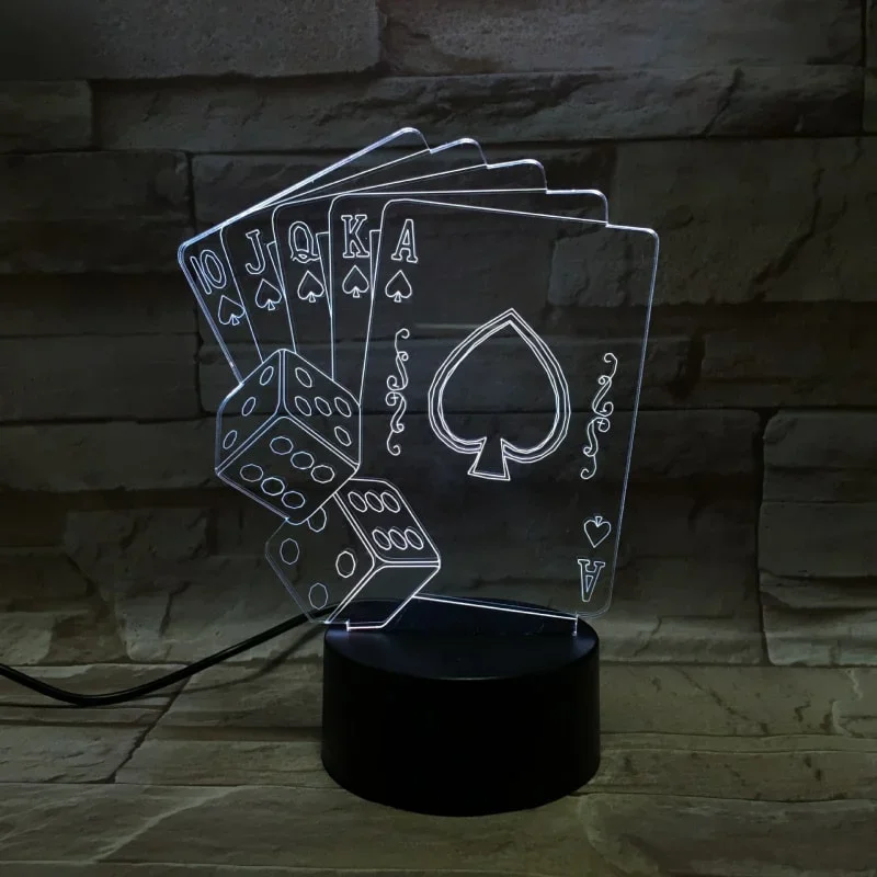 Poker 3D lampe. Flot casino lampe med spillekort og terninger. Farveskift mellem 7 farver. – dekorationslys — produktfoto