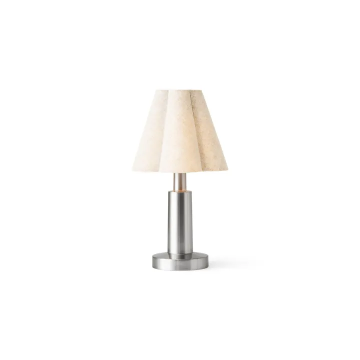 Audo Copenhagen Admiral Krom/Tekstil – transportabel bordlampe — produktfoto