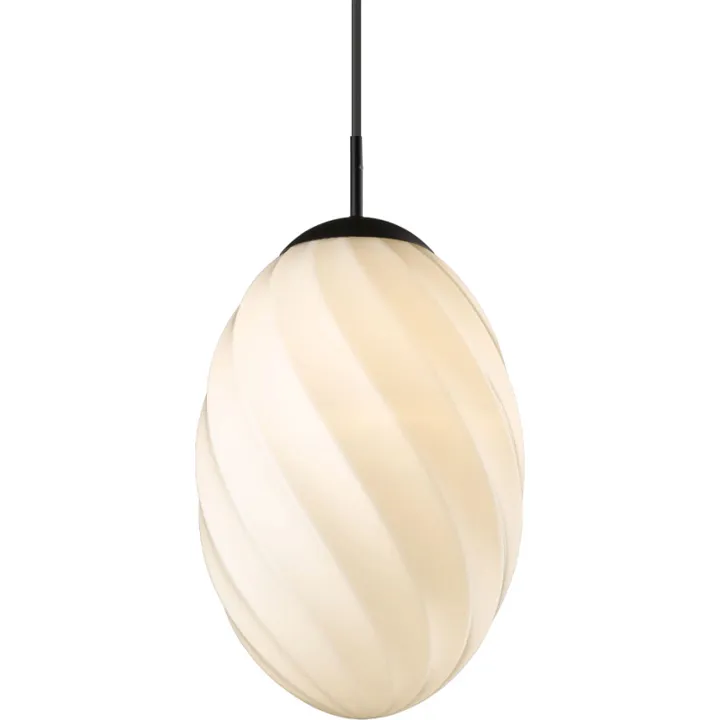 Halo Design Twist Egg , sort, Ø25 cm – pendel — produktfoto
