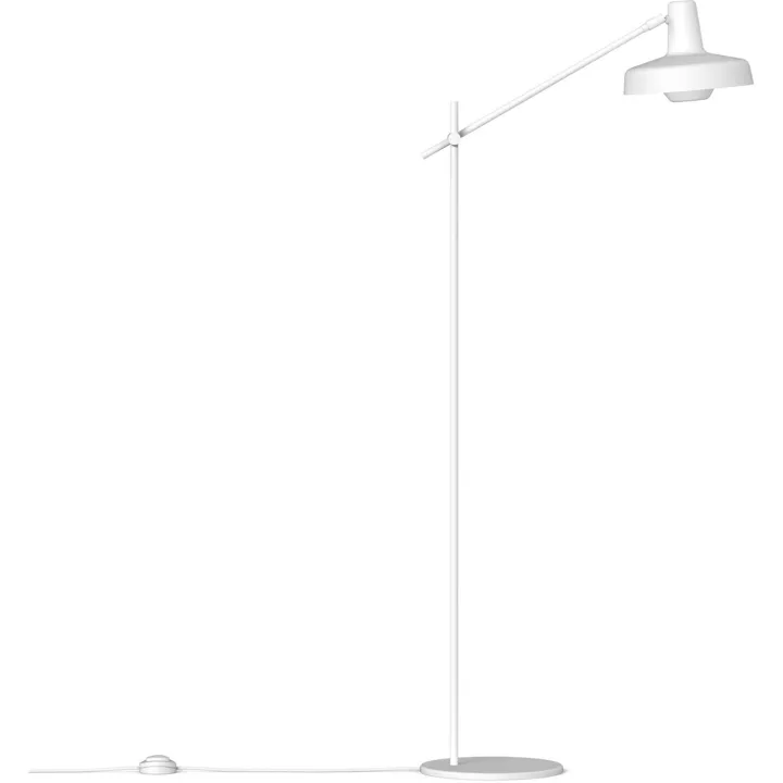 Grupa Arigato Palace White – gulvlampe — produktfoto