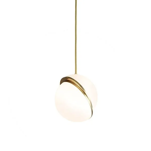 Lee Broom Mini Crescent Opal/Messing – pendel — produktfoto