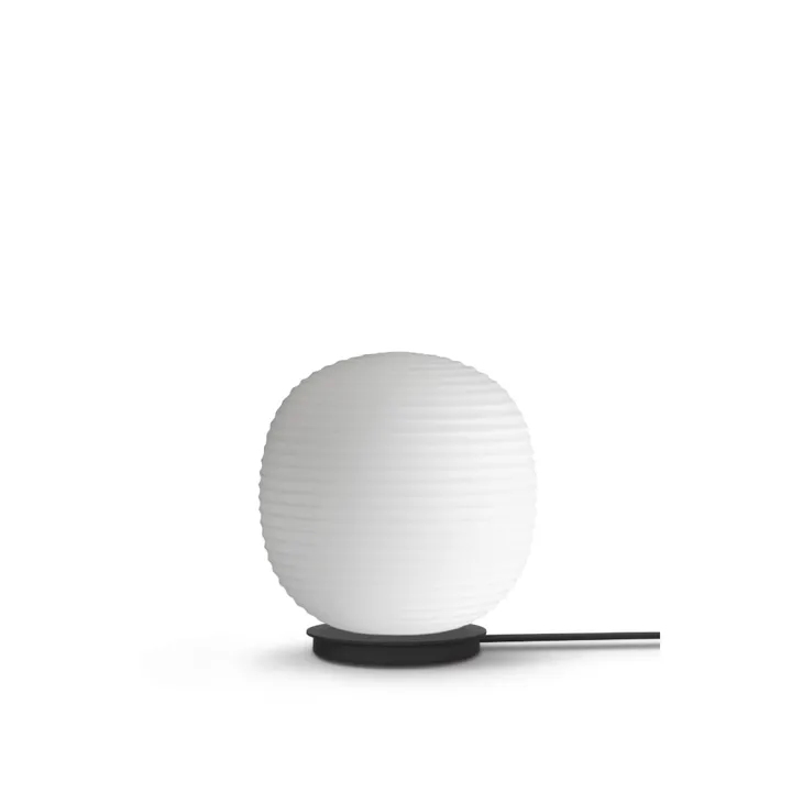 New Works Lantern Globe Medium Opal Glas – bordlampe — produktfoto