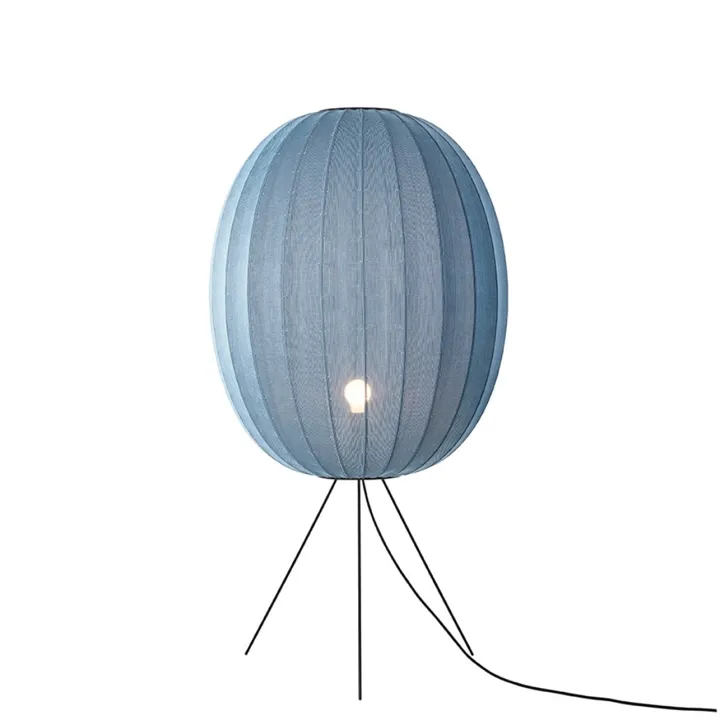Made By Hand Knit-Wit 65 High Oval Medium Blå – gulvlampe — produktfoto