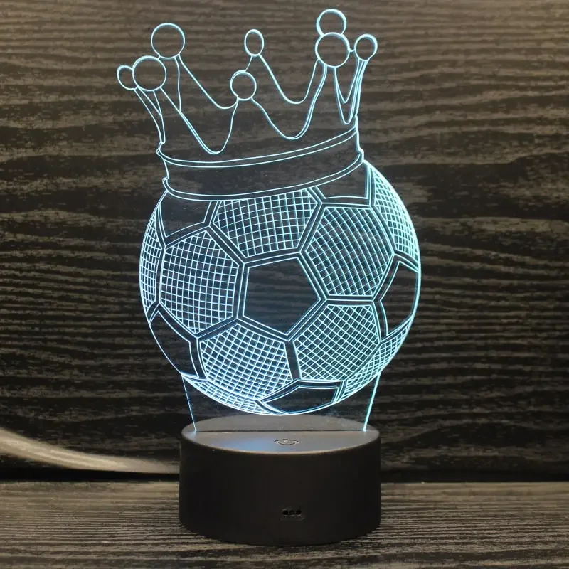 Sej fodbold 3D lampe. Lysende fodbold med en kongekrone på. Farveskift mellem 7 farver. — produktfoto