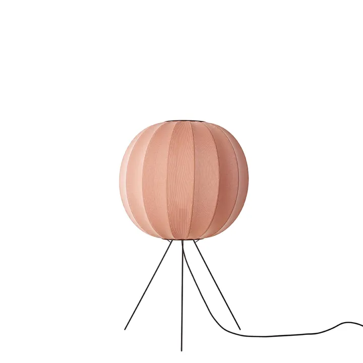 Made By Hand Knit-Wit Round Ø60 Medium Coral – gulvlampe — produktfoto