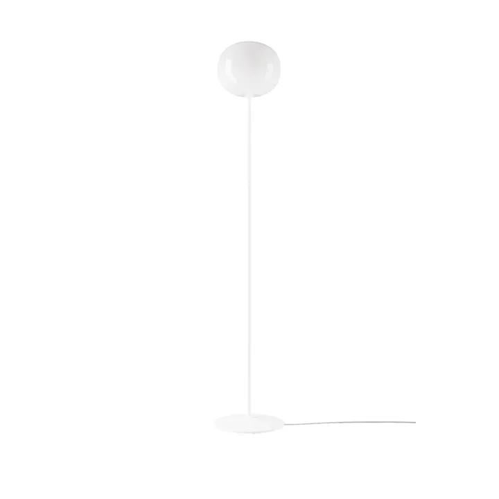 Lodes Volum 29 Lang Glossy White – gulvlampe — produktfoto