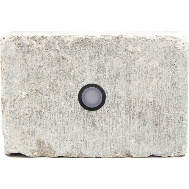 Light By Juul Light By Juhl holmegaardsten kantblok med Cosmos sort spot, 14x21x14 cm, grå – udendørslampe — produktfoto