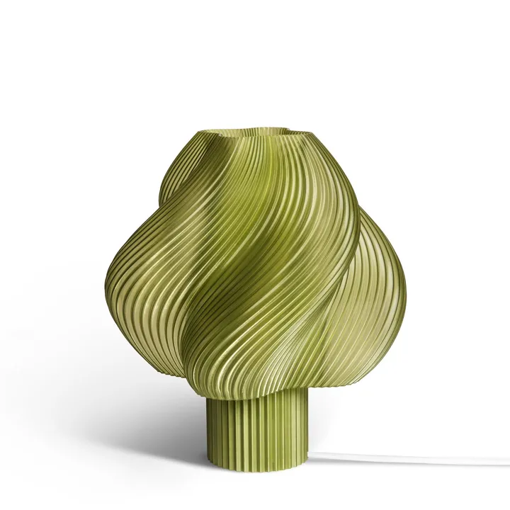 Créme Atelier Crème Atelier Soft Serve Regular Oliven – bordlampe — produktfoto