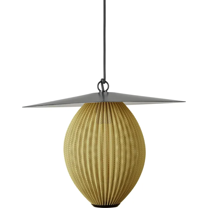 GUBI Satellite Udendørs Ø22 Mustard Gold – udendørslampe — produktfoto