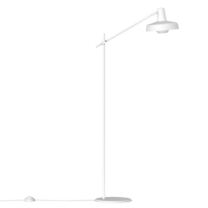 Grupa Products Arigato Kort Arm Hvid – gulvlampe — produktfoto