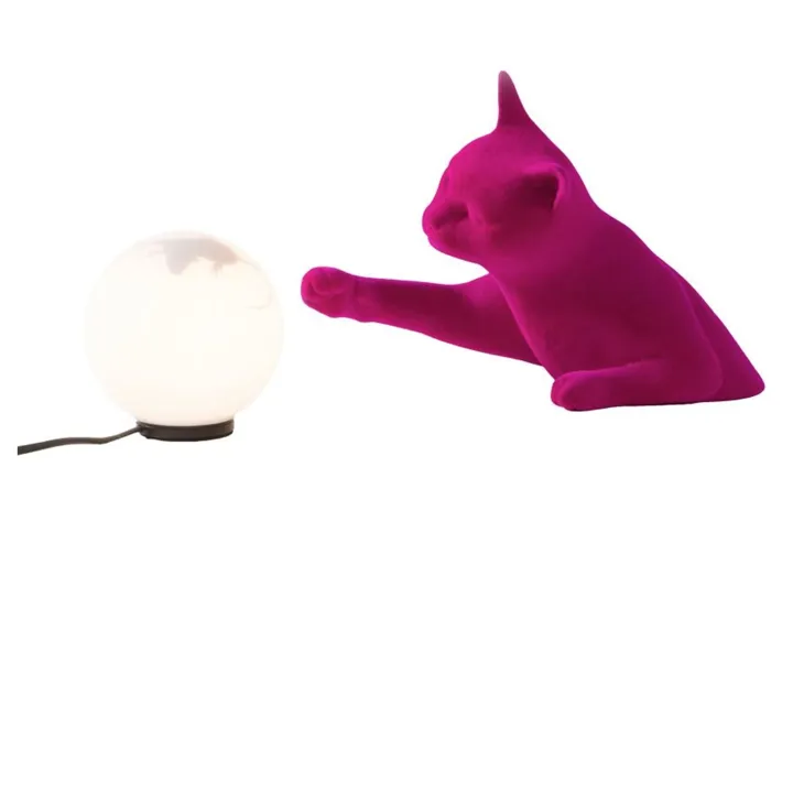 Karman Maoo Fuscia Velvet – bordlampe — produktfoto