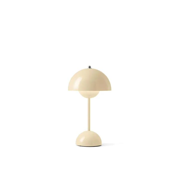 &Tradition Flowerpot VP9 Ivory – transportabel bordlampe — produktfoto