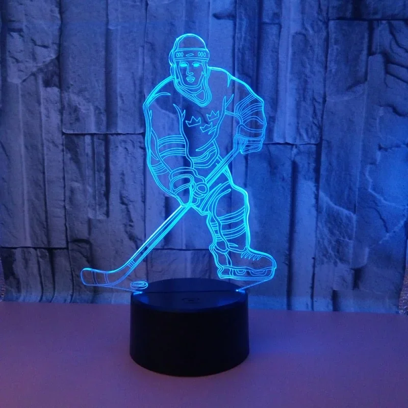 Ishockey 3D lampe. Lysende ishockeyspiller. Farveskift mellem 7 farver. – dekorationslys — produktfoto