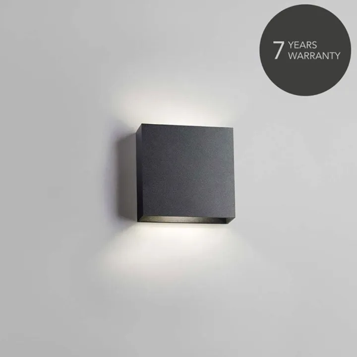 LIGHT-POINT Compact W1 Up-Down LED Sort – væglampe — produktfoto
