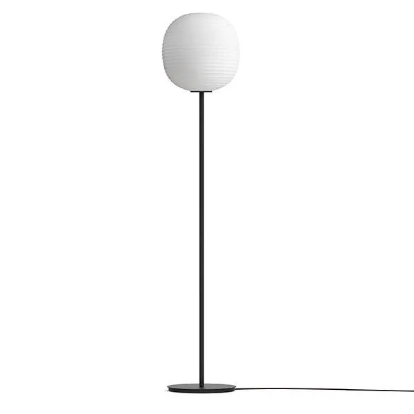 New Works Lantern M. Sort Fod & Matteret Hvid Opal Glas – gulvlampe — produktfoto