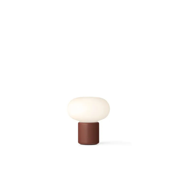 New Works Karl-Johan Earth Red – transportabel bordlampe — produktfoto