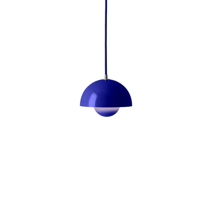 &Tradition Flowerpot VP10 Cobalt Blue – pendel — produktfoto