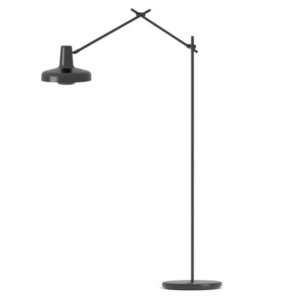 Grupa Arigato Sort – gulvlampe — produktfoto