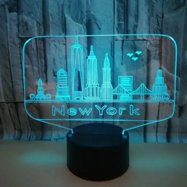 New York 3D lampe. Natlampe med New Yorks Skyline. Farveskift mellem 7 farver. – dekorationslys — produktfoto