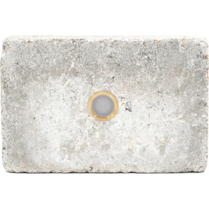 Light By Juul Light By Juhl holmegaardsten med Cosmos messing spot, 14x21x5,5 cm, grå – udendørslampe — produktfoto