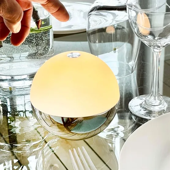 Dyberg Larsen Alba Light Ball batterilampe / , krom (1 stk.) – transportabel bordlampe — produktfoto