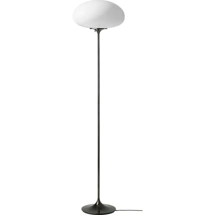 GUBI Stemlite H150 Sort Krom/Opal – gulvlampe — produktfoto