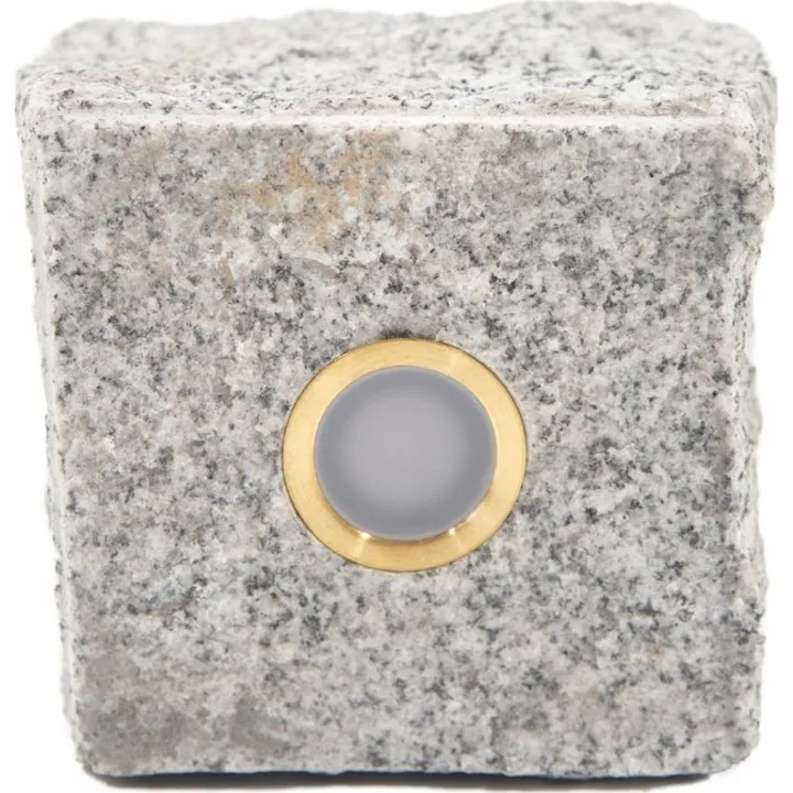 Light By Juul Light By Juhl chaussesten med Cosmos messing spot, 9x9x9 cm, earl grey – udendørslampe — produktfoto