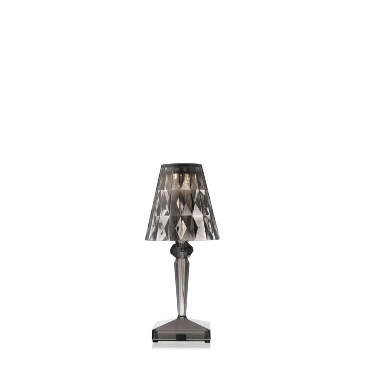 Kartell BATTERY Smoke – transportabel bordlampe — produktfoto