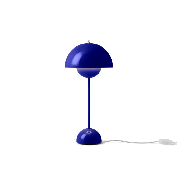 &Tradition Flowerpot VP3 Cobalt Blue – bordlampe — produktfoto