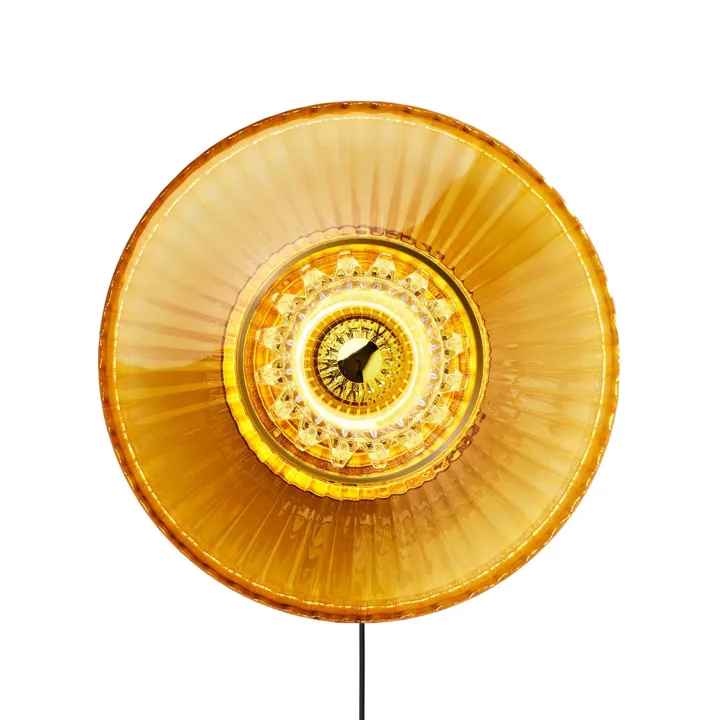 Design By Us New Wave Optic XL Amber – væglampe — produktfoto