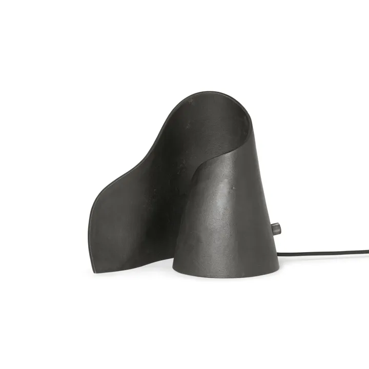 Ferm Living Oyster Sort – bordlampe — produktfoto
