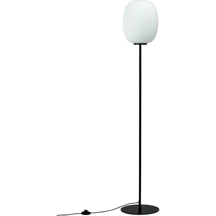 Dyberg Larsen DL39 – gulvlampe — produktfoto