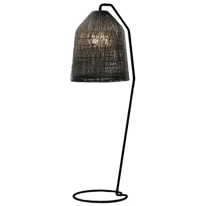 Karman Black Out Sort – gulvlampe — produktfoto