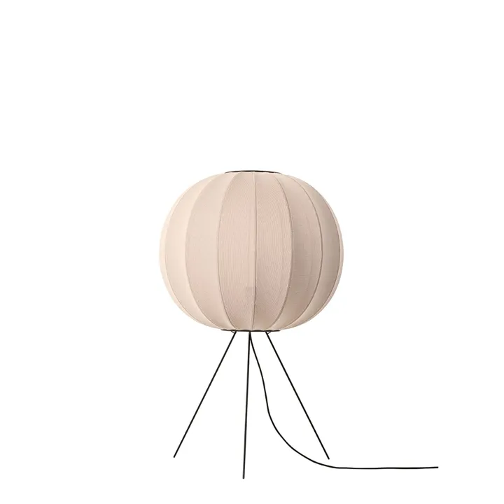 Made By Hand Knit-Wit Round Ø60 Medium Sand Stone – gulvlampe — produktfoto