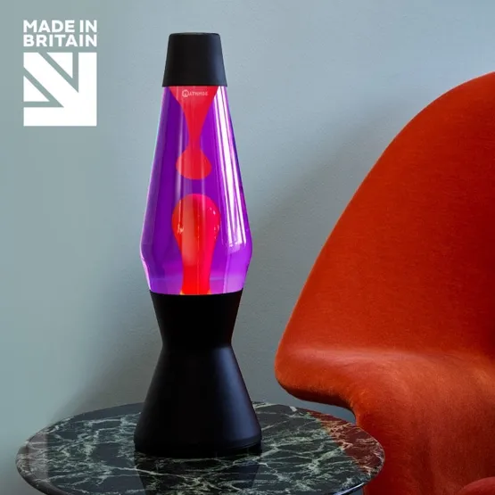 Mathmos Astro lavalampe, sort/violet med rød lava – bordlampe — produktfoto