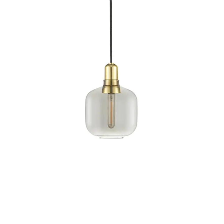 Normann Copenhagen Amp Lille Røgfarvet/Messing – pendel — produktfoto