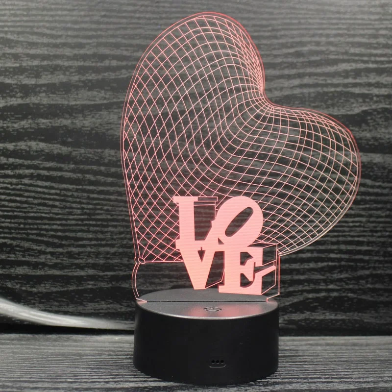 Love 3D lampe. Stort hjerte og masser af Love. Farveskift mellem 7 farver. — produktfoto