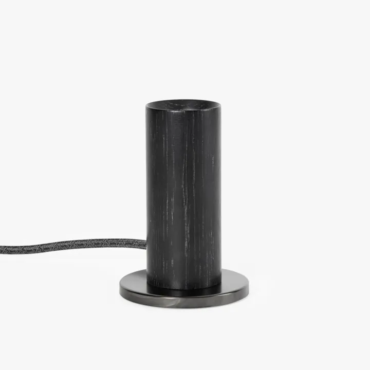 Tala Knuckle Egetræ Sort – bordlampe — produktfoto