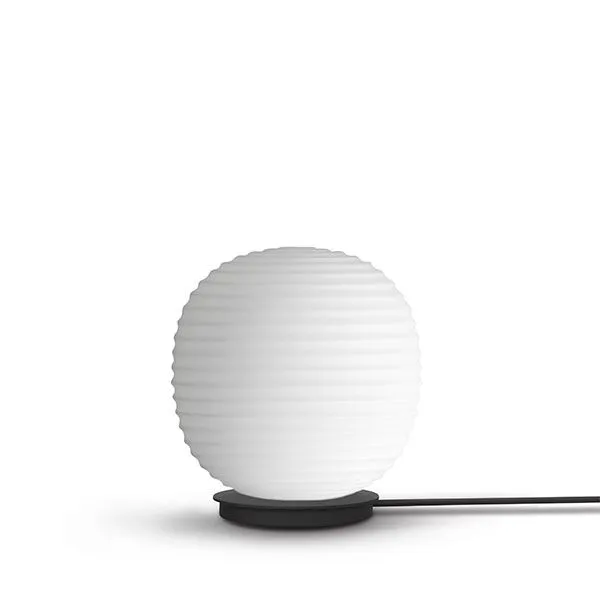 New Works Lantern Globe Hvid Lille – bordlampe — produktfoto