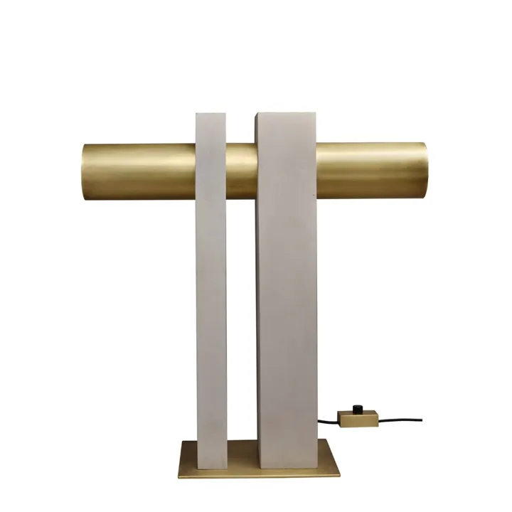 DCW Editions PI Messing – bordlampe — produktfoto