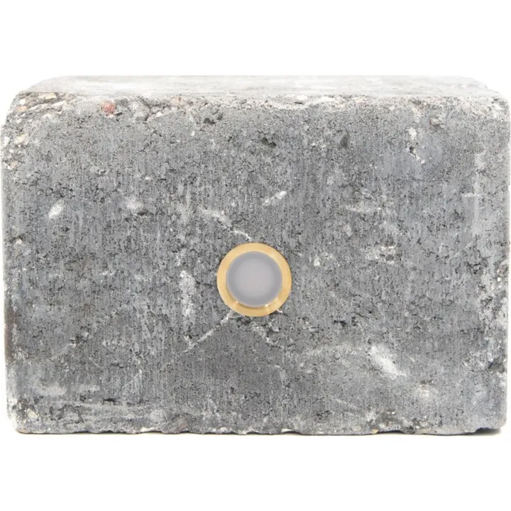 Light By Juul Light By Juhl holmegaardsten kantblok med Cosmos messing spot, 14x21x14 cm, antracit – udendørslampe — produktfoto
