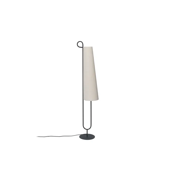 Ferm Living Ancora Sort/Naturlig – gulvlampe — produktfoto
