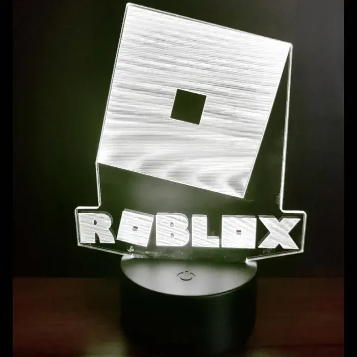Roblox 3D lampe. Natlampe med et lysende Roblox logo. Farveskift mellem 7 farver. – dekorationslys — produktfoto