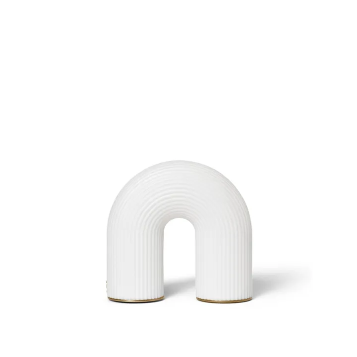 Ferm Living Vuelta Hvid – transportabel bordlampe — produktfoto