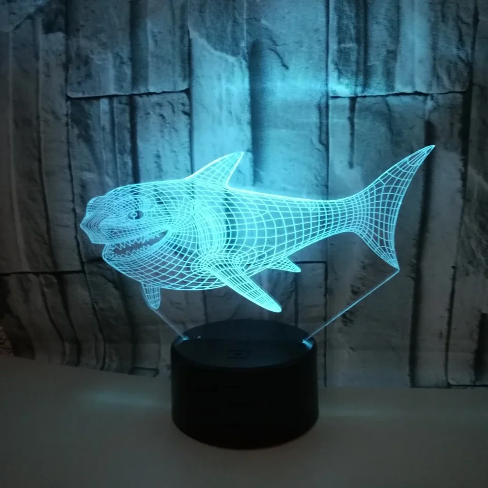 Haj 3D lampe. Sej og skræmmende hvid haj lampe. Farveskift mellem 7 farver. – dekorationslys — produktfoto